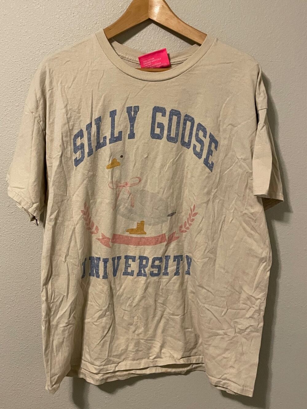 Super Mrkt Shirt Mens M/L Beige Silly Goose University Funny Graphic Tee READ